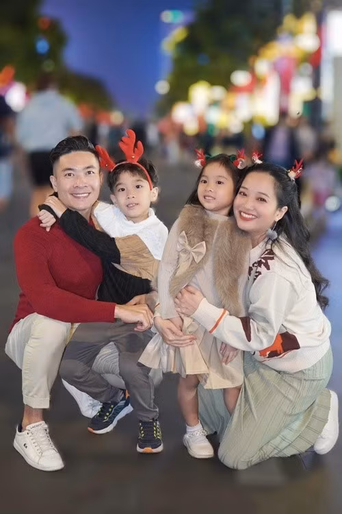 Vợ chồng Quốc Cơ cho các con học các trường công chất lượng cao, tôn trọng sự lựa chọn của các con chứ không áp đặt về việc theo nghiệp xiếc của Quốc Cơ.