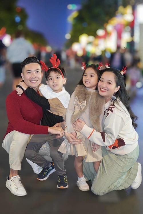 Vợ chồng Quốc Cơ cho các con học các trường công chất lượng cao, tôn trọng sự lựa chọn của các con chứ không áp đặt về việc theo nghiệp xiếc của Quốc Cơ.