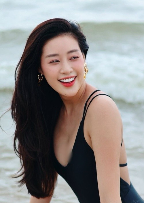 Khánh Vân gây sốt với loạt ảnh quyến rũ mỗi khi diện áo tắm. Ảnh: FB Khánh Vân.