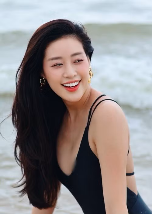 Khánh Vân gây sốt với loạt ảnh quyến rũ mỗi khi diện áo tắm. Ảnh: FB Khánh Vân.