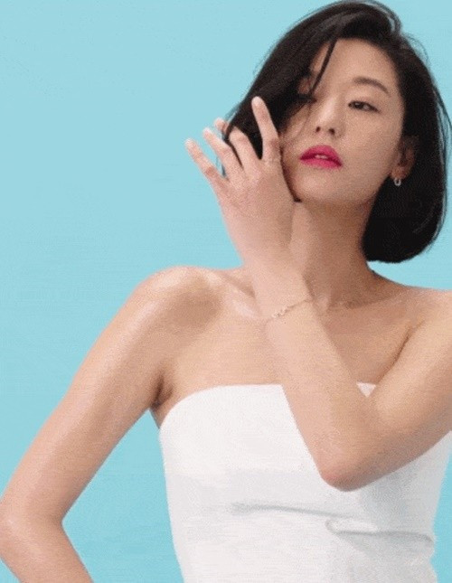 'Mợ chảnh' của Vì sao đưa anh tới được xem là một trong những biểu tượng nhan sắc hàng đầu của Hàn Quốc. Ảnh: Công Lý Xã Hội.