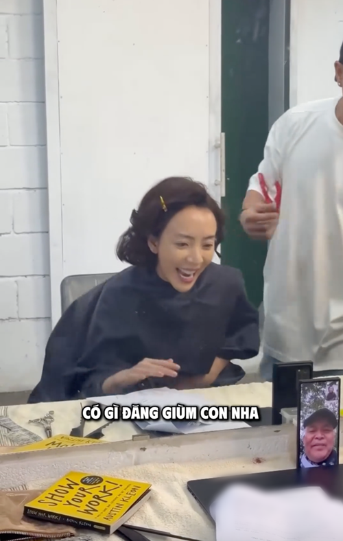 Thu Trang từng đăng tải đoạn rap ca khúc Bắc Bling của nghệ sĩ Xuân Hinh và hài hước chia sẻ: “Tôi làm không lại ‘dân chơi’ bố Xuân Hinh”. Ảnh: FB Thu Trang.