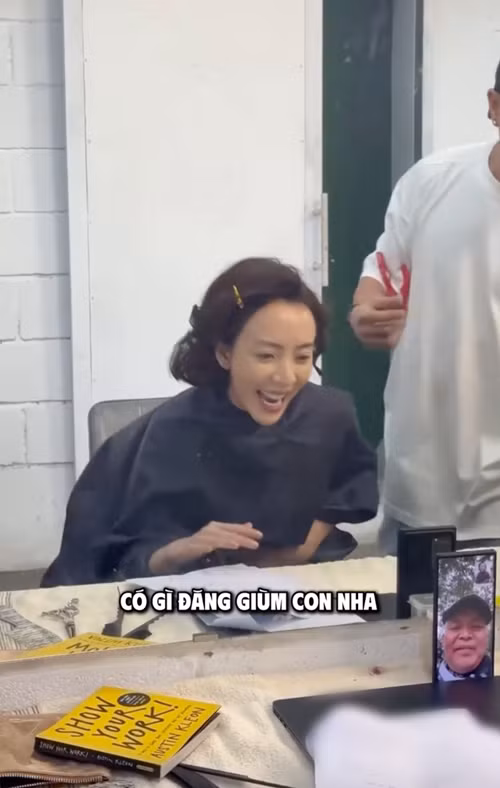 Thu Trang từng đăng tải đoạn rap ca khúc Bắc Bling của nghệ sĩ Xuân Hinh và hài hước chia sẻ: “Tôi làm không lại ‘dân chơi’ bố Xuân Hinh”. Ảnh: FB Thu Trang.