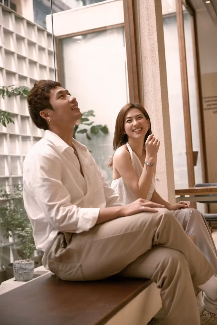 Nữ diễn viên chia sẻ thêm: “Chúng tôi vui vì đã truyền năng lượng yêu thương, làm cho mọi người muốn yêu, trái tim trở nên rộn ràng, rất trân quý tình cảm từ khán giả”. Ảnh: FB Phương Anh Đào.