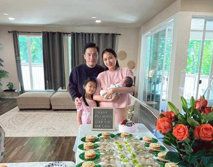 Bé Liam Lâm Minh Tiêu - con trai ca sĩ Lam Trường và Yến Phương chào đời vào ngày 9/5. Mới đây, vợ chồng Lam Trường tổ chức tiệc đầy tháng cho quý tử. Ảnh: FB Yến Phương.