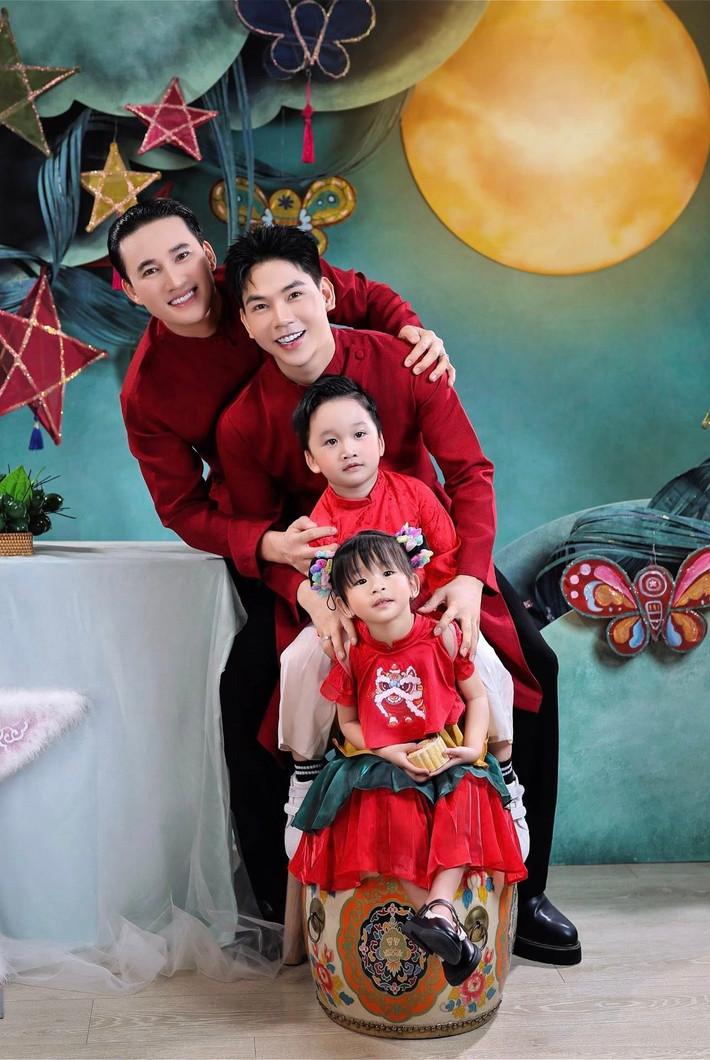 Hà Trí Quang cầu hôn Thanh Đoàn vào tháng 8/2023 sau 3 năm hẹn hò. Cặp đôi tổ chức lễ ăn hỏi vào tháng 10/2023. Năm 2024, Thanh Đoàn và Hà Trí Quang tổ chức đám cưới. Ảnh: FB Thanh Đoàn.