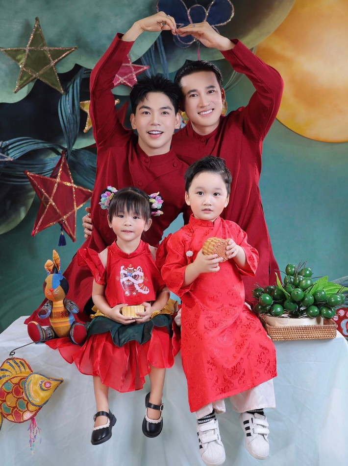 Cặp song sinh nhà Hà Trí Quang và Thanh Đoàn năm nay 3 tuổi, kháu khỉnh. Ảnh: FB Thanh Đoàn.