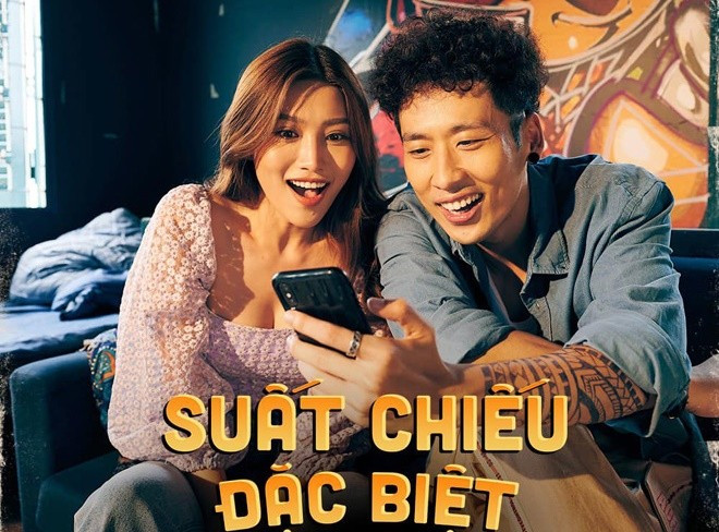 Chế Nguyễn Quỳnh Châu đóng vai trợ lý xinh đẹp của Quắn trong phim Bố già ra rạp năm 2021. Ảnh: Dân Việt.