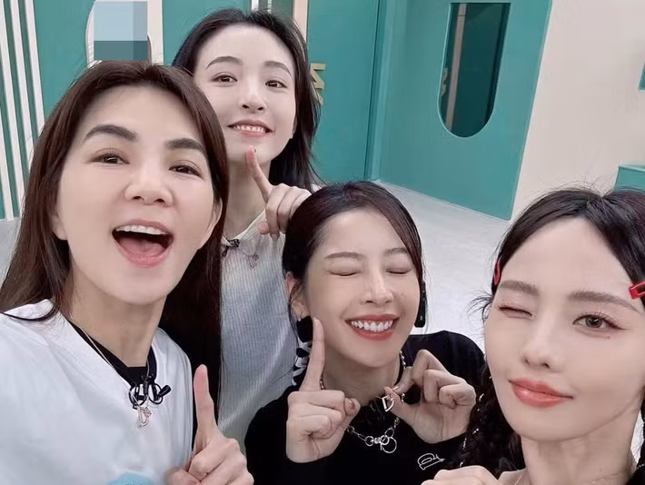 Theo Tiền Phong, Ella từng tiết lộ, Chi Pu là fan của cô. Ảnh: Instagram Chi Pu.