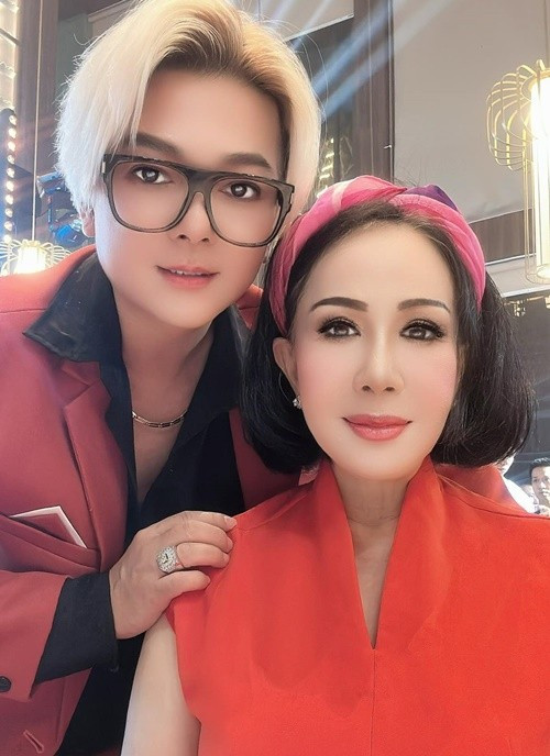 Nam ca sĩ chia sẻ trên Vietnamnet, vợ anh hiền lành, tử tế và rất tôn trọng chồng. Ảnh: FB Vũ Hà.