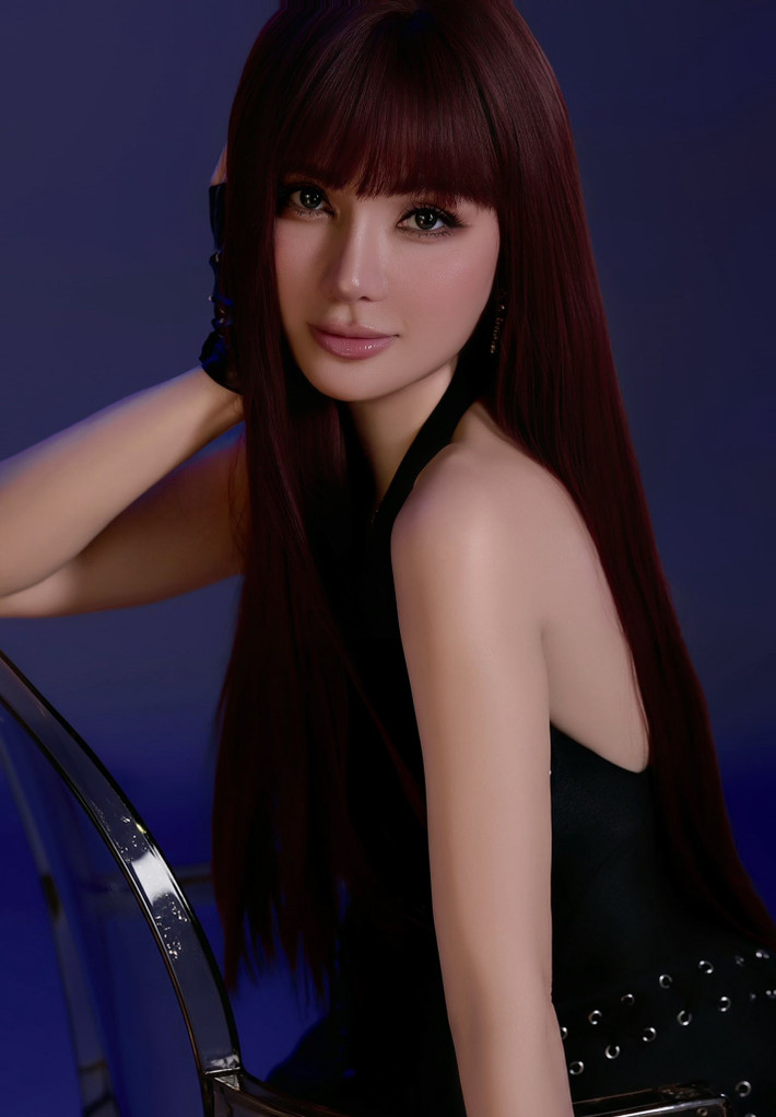 Trong loạt ảnh mới nhân dịp sinh nhật, Thu Thủy diện váy đen ôm dáng tinh tế, vừa tối giản vừa quyến rũ. Ảnh: FB Thu Thủy.