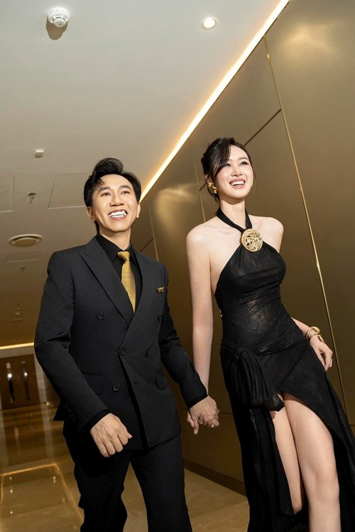 Chia sẻ trên Vietnamnet, Anh Đức cho biết, sau khi lập gia đình, anh sống, làm việc có trách nhiệm, cảm giác mọi thứ nền nếp hơn. Ảnh: FB Anh Đức.