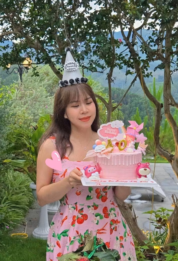 Nét đẹp tự nhiên, mộc mạc cùng thần thái nhẹ nhàng, điềm đạm giúp Phương Phạm nhận được nhiều lời khen ngợi. Ảnh: FB Phương Phạm.
