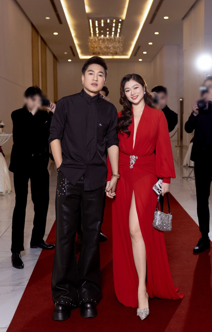 Theo Người Đưa Tin, tháng 11/2025, Châu Khải Phong cho biết, Thanh Trúc không bao giờ muốn phụ thuộc vào chồng nên tích cực làm việc.