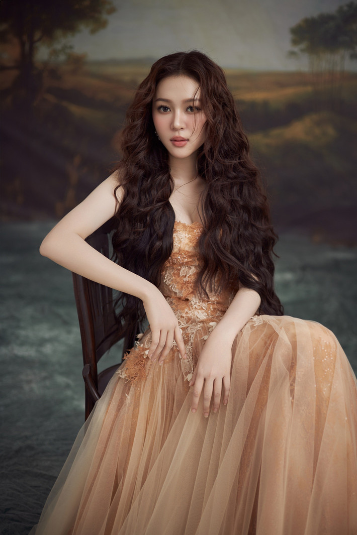 Trong bộ ảnh lần này, Hoa hậu Quốc gia Việt Nam 2024 Kiều Duy mang đến hai sắc thái hoàn toàn khác biệt. Ảnh: Sen Vàng.