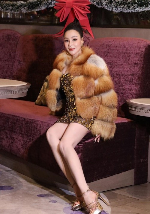 Tháng 3/2024, Hồ Quỳnh Hương công khai hẹn hò. "Bạn trai hơn tôi 2 tuổi. Anh yêu nghệ thuật nhưng không hoạt động trong ngành. Anh cũng ăn chay giống tôi", nữ ca sĩ chia sẻ trên Znews.