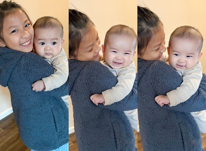 Con gái Yến Phương hạnh phúc khi lần đầu bế được em trai. Ảnh: FB Yến Phương.