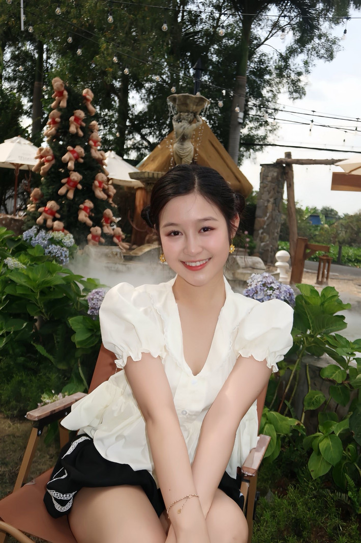 Trên trang cá nhân, Bảo Ngọc thường chia sẻ các clip tự tay nấu ăn.