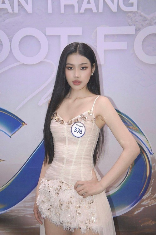 Người đẹp sinh năm 2003 đang bận rộn với vai trò á hậu sau chung kết. Ảnh: FB Đỗ Cẩm Ly.