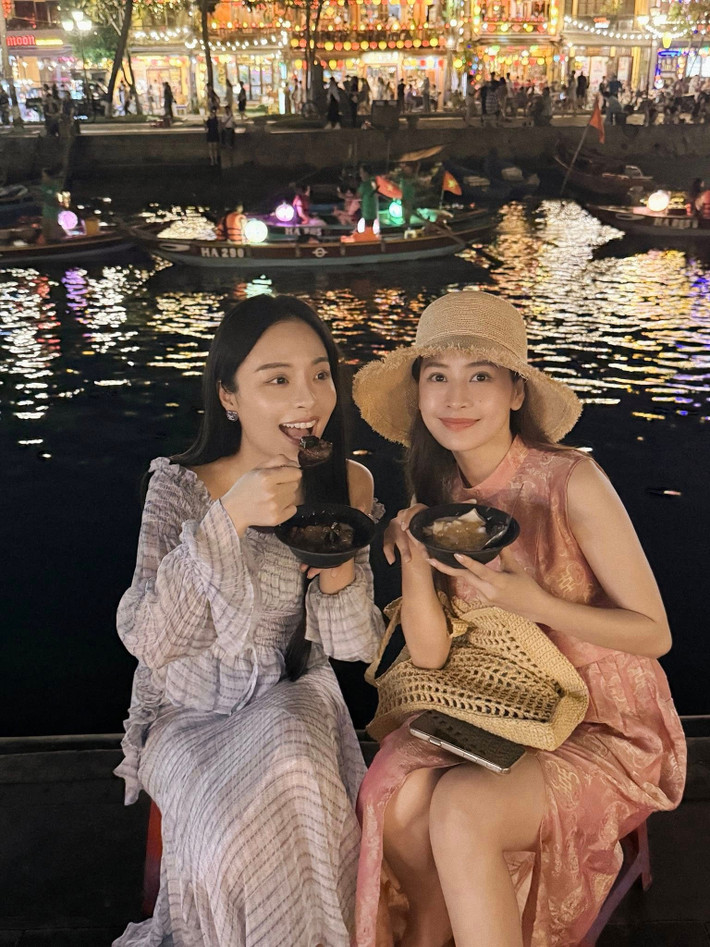 Theo Znews, Lý Sa Mân Tử từng hứa dẫn Chi Pu tham quan các điểm du lịch nổi tiếng của Trung Quốc trong chuyến đi tới của hai người. Ảnh: FB Chi Pu.