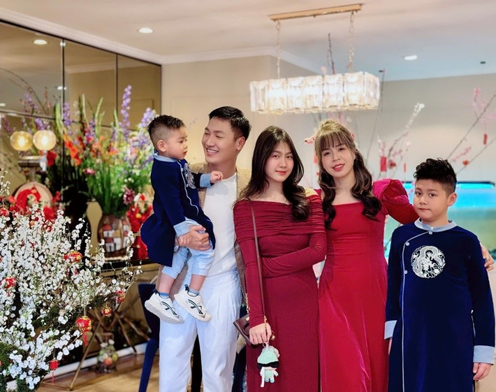 Mạnh Trường và Lan Phương kết hôn năm 2008 sau 6 năm hẹn hò. Nhiều người ngưỡng mộ tổ ấm bình yên của nam diễn viên suốt nhiều năm qua. Ảnh: FB Mạnh Trường.