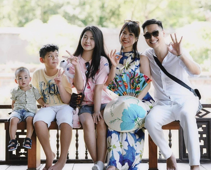 Nam diễn viên thoải mái đăng tải hình ảnh các con. Ảnh: FB Mạnh Trường.