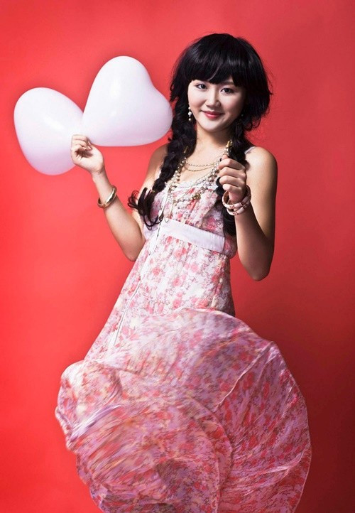 Văn Mai Hương được đào tạo bài bản về thanh nhạc. Theo Giáo Dục Việt Nam, sau khi tốt nghiệp chương trình trung cấp, cô đỗ thủ khoa Thanh nhạc của Đại học Văn hóa nghệ thuật Quân đội năm 2012. Ảnh: FB Văn Mai Hương.