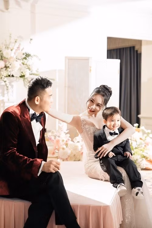 Hồ Quỳnh Hương và doanh nhân Công Thành hẹn hò trong 5 năm sau 4 năm làm bạn. Ảnh: FB Hồ Quỳnh Hương.