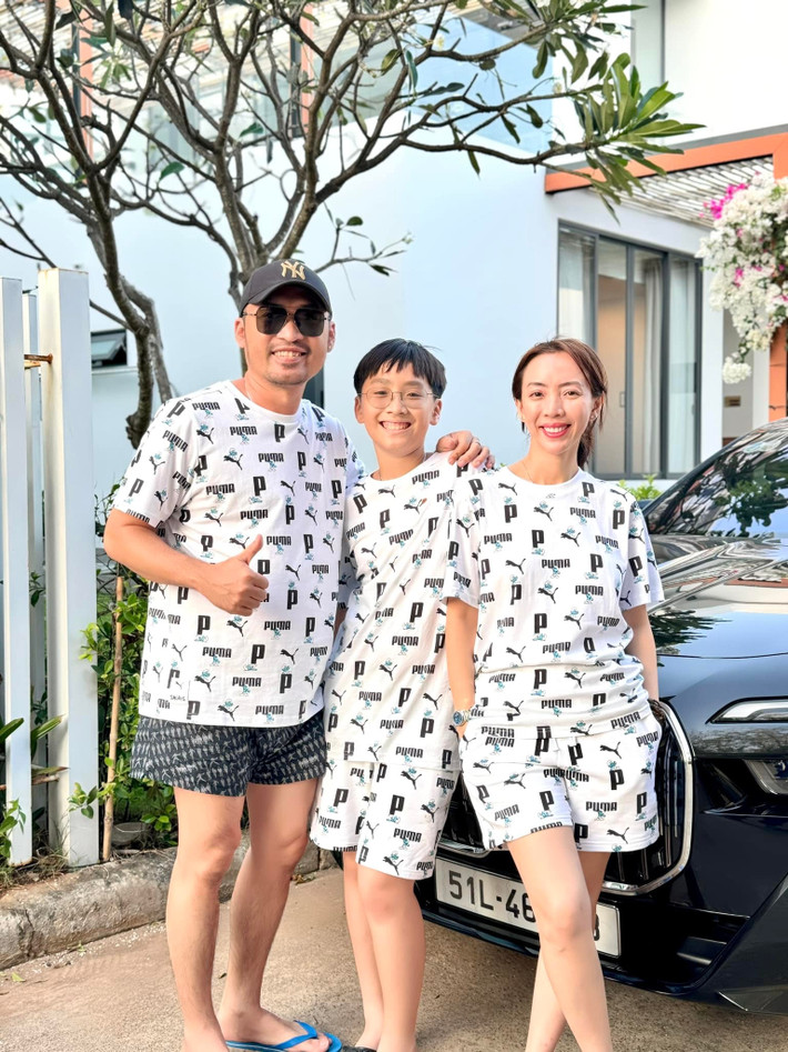 Tiến Luật chia sẻ, vợ chồng anh đều là những người sống thiên về gia đình nên rất thích việc tụ họp, sum vầy vào dịp Tết.