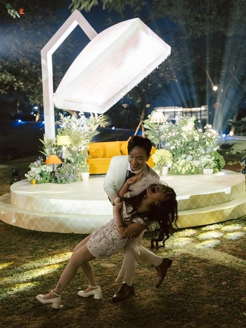 Hoàng Dũng và Khánh Linh về chung một nhà từ năm 2020. Ảnh: Instagram Khánh Linh.