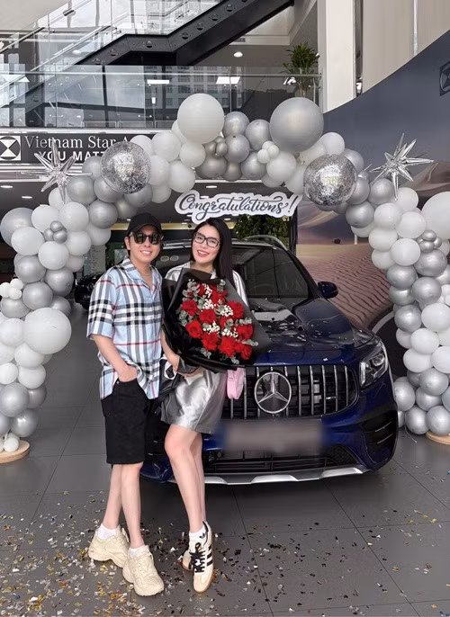 Vũ Luân mua nhà, xe hơi cho con chung với Phương Lê. Ảnh: FB Vũ Luân.