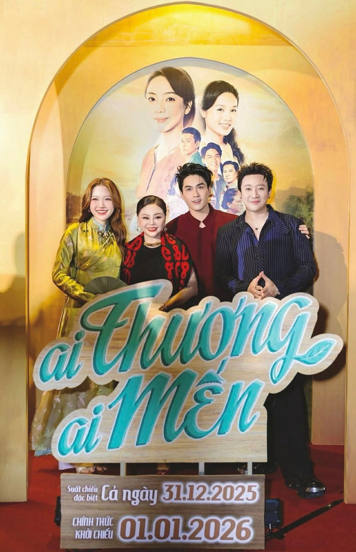 Trấn Thành tham gia buổi ra mắt phim Ai thương ai mến cùng em gái Uyển Ân, Lê Giang.Ảnh: FB Trấn Thành.