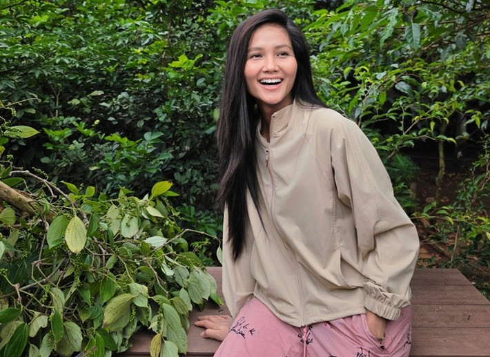 Top 5 Miss Universe 2018 tận hưởng cuộc sống bình yên ở quê nhà. Ảnh: FB H'hen Niê.