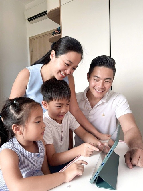 Hiện tại, vợ chồng Quốc Cơ cảm thấy rất hạnh phúc khi các con yêu thích luyện tập xiếc như một môn năng khiếu.