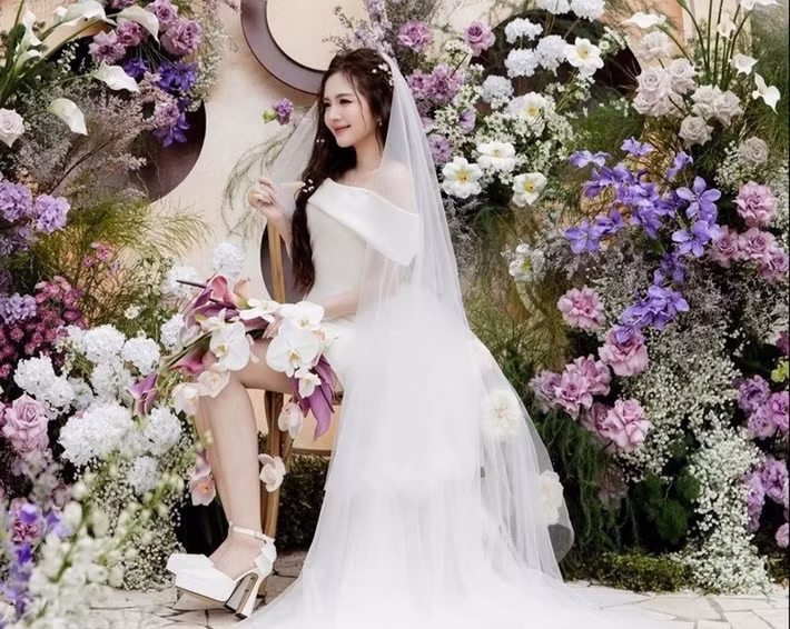 Ngọc Huyền xinh đẹp như công chúa trong ngày trọng đại. Ảnh: Znews.