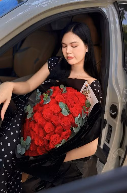 Về chuyện tình cảm, Ngọc Trinh từng xác nhận chia tay bạn trai vào tháng 5/2025. Ảnh: FB Ngọc Trinh.