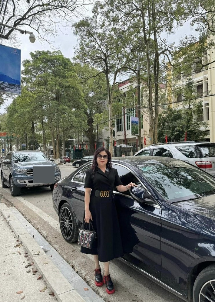 Bà Lan đang sinh sống ở Lạng Sơn, thường xuyên bay vào TP HCM thăm các con. Ảnh: Người Đưa Tin.