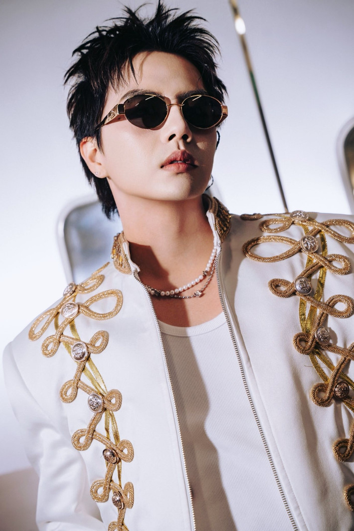 Nói về các dự án trong năm 2026 trên An Ninh Thủ Đô, Duy Khánh cho biết anh sẽ tiếp tục theo đuổi con đường nghệ thuật với tinh thần cởi mở, sẵn sàng thử sức ở nhiều vai trò khác nhau để đáp lại sự yêu thương của khán giả. Ảnh: FB Duy Khánh.