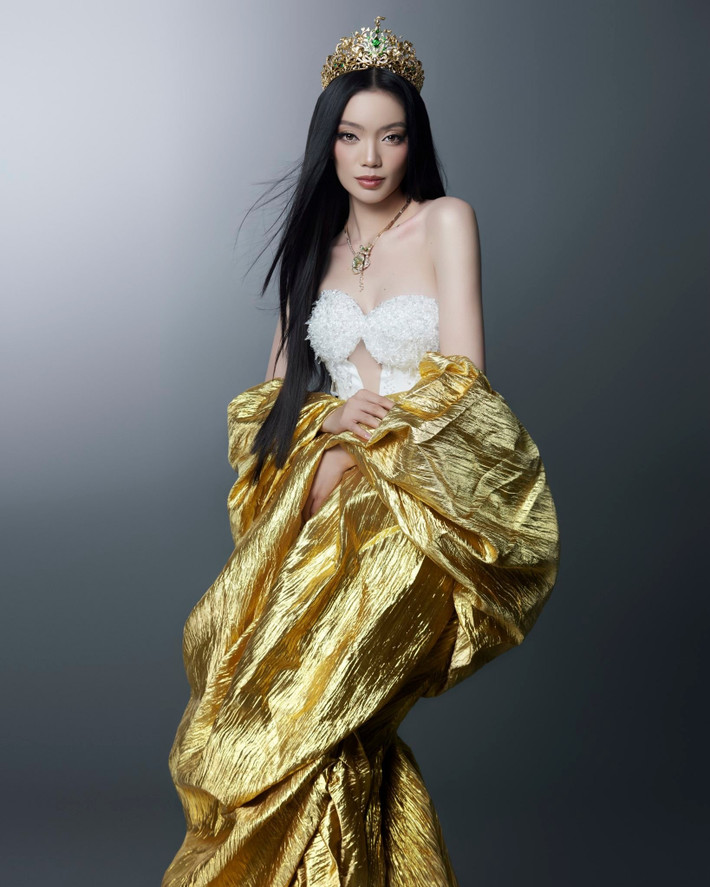 Á hậu 3 Miss Grand Vietnam 2024 Bích Tuyền diện thiết kế của Huỳnh Bảo Toàn và Phạm Sĩ Toàn cho khoảnh khắc final walk. Ảnh: FB Lâm Bích Tuyền.