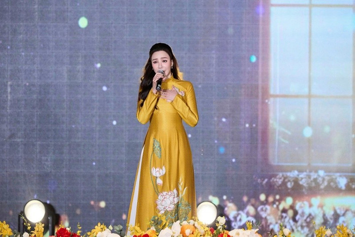 Nữ ca sĩ cho biết, trên sân khấu, cô cố gắng cháy hết mình trong khả năng có thể.