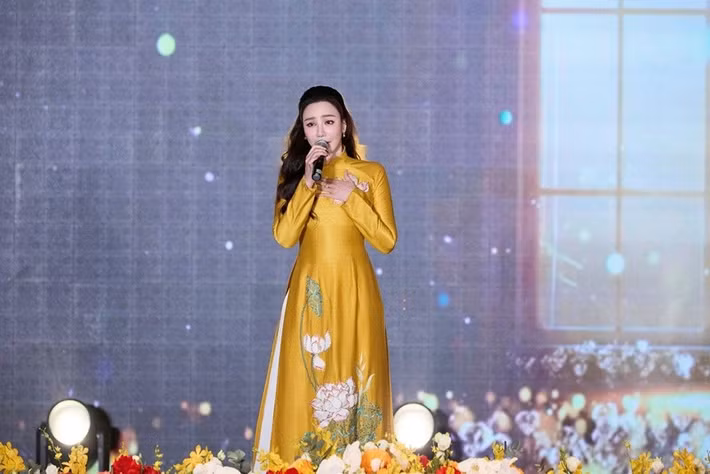 Nữ ca sĩ cho biết, trên sân khấu, cô cố gắng cháy hết mình trong khả năng có thể.