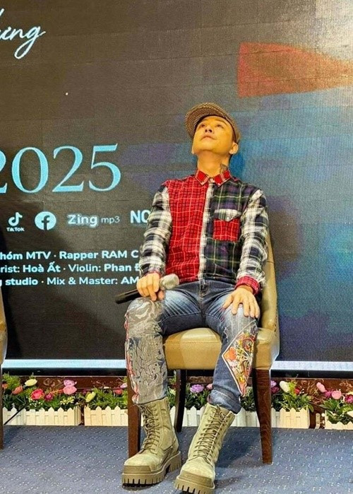 Sau biến cố mẹ qua đời, Tuấn Hưng lựa chọn sống chậm, bình dị bên gia đình và âm nhạc.