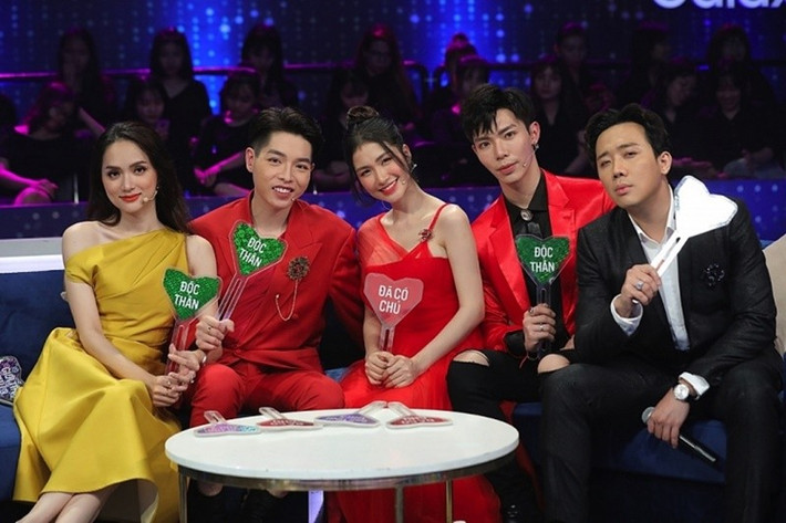 Năm 2021, Hòa Minzy lên tiếng về tin đồn bỏ rơi Hương Giang sau khi không đăng tải status bênh vực đàn chị. Ảnh: Thế Giới Điện Ảnh.