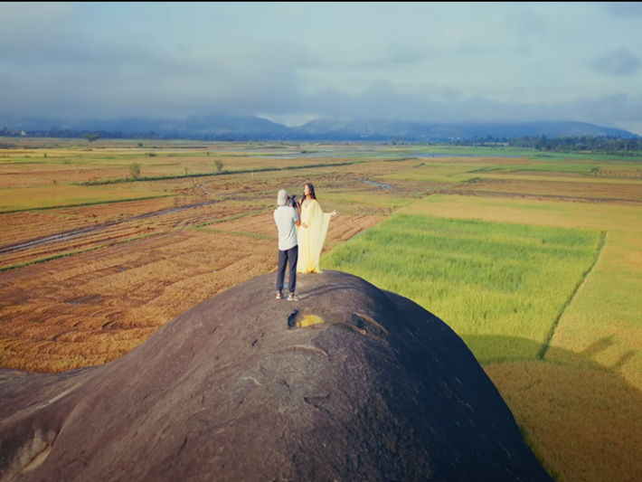 Hoa hậu H'hen Niê xúc động bày tỏ: "Mặt trời bé nhỏ của mẹ và ba". Tuấn Khôi viết: "Mọi người gọi mình là bố Tuấn Khôi". Ảnh: FB H'hen Niê.