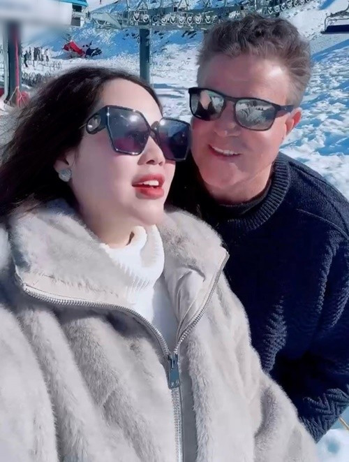 Nữ diễn viên sinh sống ở New Zealand kể từ khi gắn bó với Laine Dunn. Trương Phương cho biết, cô thường xuyên hỏi nửa kia: "Chồng yêu có tự hào về em không?". Ảnh: FB Trương Phương.