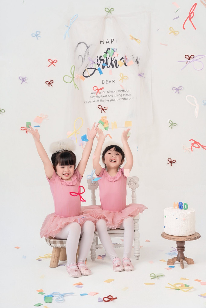 Về cặp song sinh, chồng Vân Trang nói với nữ diễn viên rằng: "Sao mẹ cứ bị suy nghĩ nhiều vậy, bây giờ mấy chị em, ngoài có tình thương của mẹ chia ra, tụi nó còn có tình thương của nhau, yêu thương qua lại cho nhau nữa thì có phải còn được thương nhiều hơn là chỉ có 1 mình mẹ thương không".