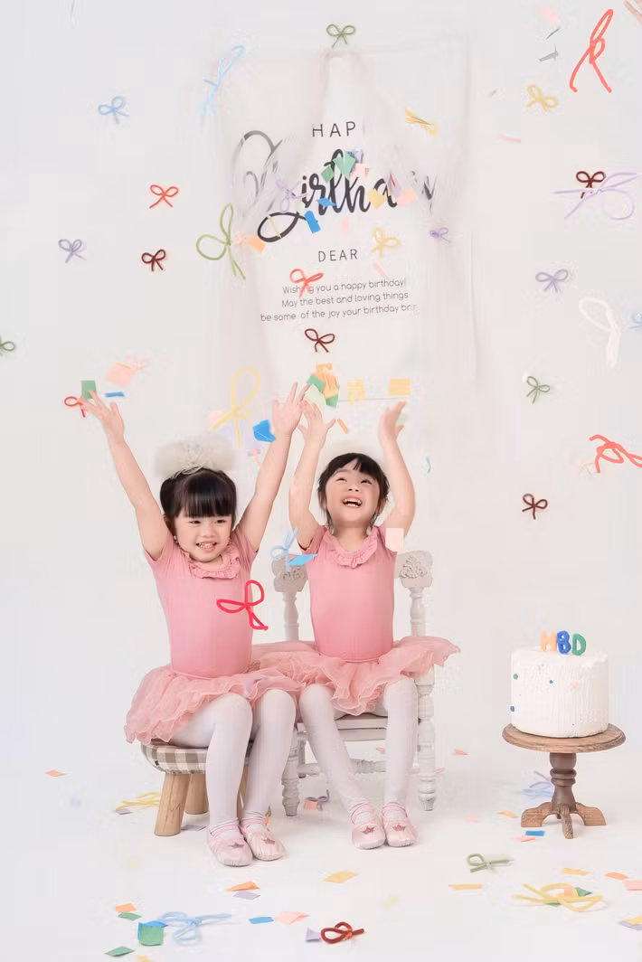 Về cặp song sinh, chồng Vân Trang nói với nữ diễn viên rằng: "Sao mẹ cứ bị suy nghĩ nhiều vậy, bây giờ mấy chị em, ngoài có tình thương của mẹ chia ra, tụi nó còn có tình thương của nhau, yêu thương qua lại cho nhau nữa thì có phải còn được thương nhiều hơn là chỉ có 1 mình mẹ thương không".