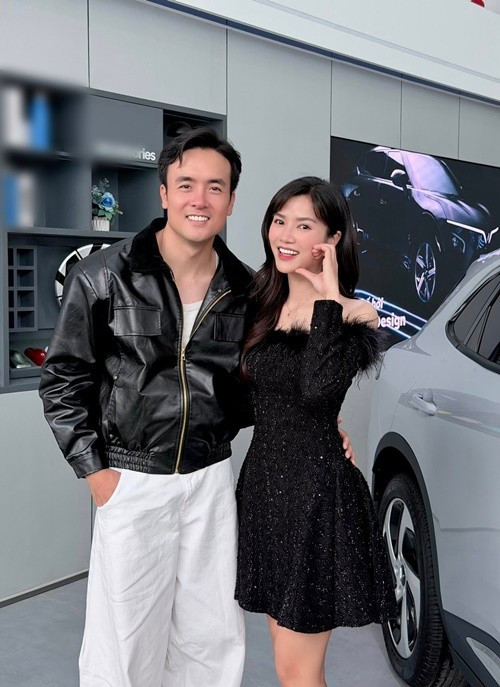 Ngoài đời, Anh Đào đã kết hôn với diễn viên Anh Tuấn. Cô luôn giữ ranh giới rõ ràng trong công việc, đặc biệt khi thực hiện các cảnh tình cảm trên phim. "Khi đi làm thì tập trung hết mình cho công việc, khi về nhà thì gác lại để dành trọn cho gia đình. Khi đối phương cảm nhận được điều đó, mọi ranh giới đều rất rõ ràng", Anh Đào nói. Ảnh: FB Anh Đào.