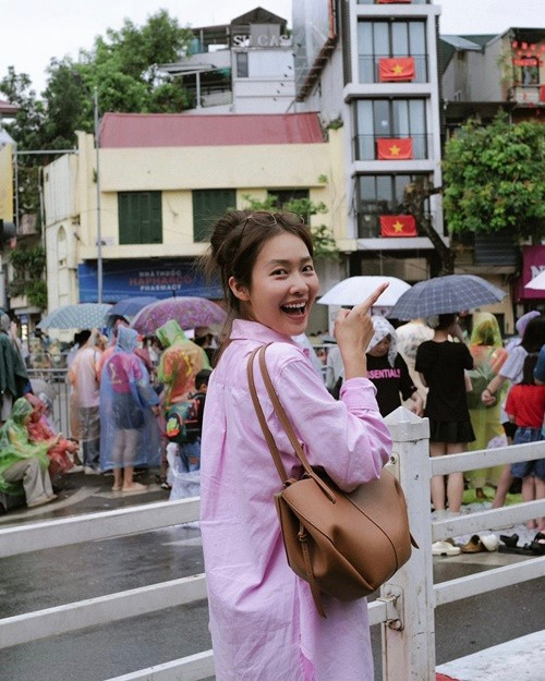 Khả Ngân viết trên trang cá nhân: "Còn gì đẹp hơn". Ảnh: FB Khả Ngân.