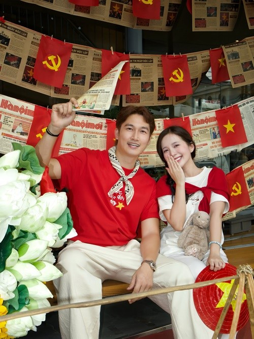 Đôi vợ chồng son lưu giữ những khoảnh khắc ý nghĩa. Ảnh: FB Ngọc Huyền.